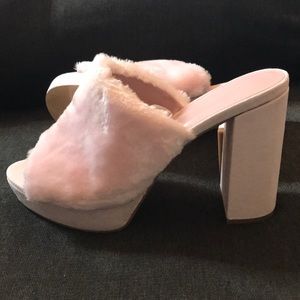 Forever 21 blush faux fur platform sandals NIB
